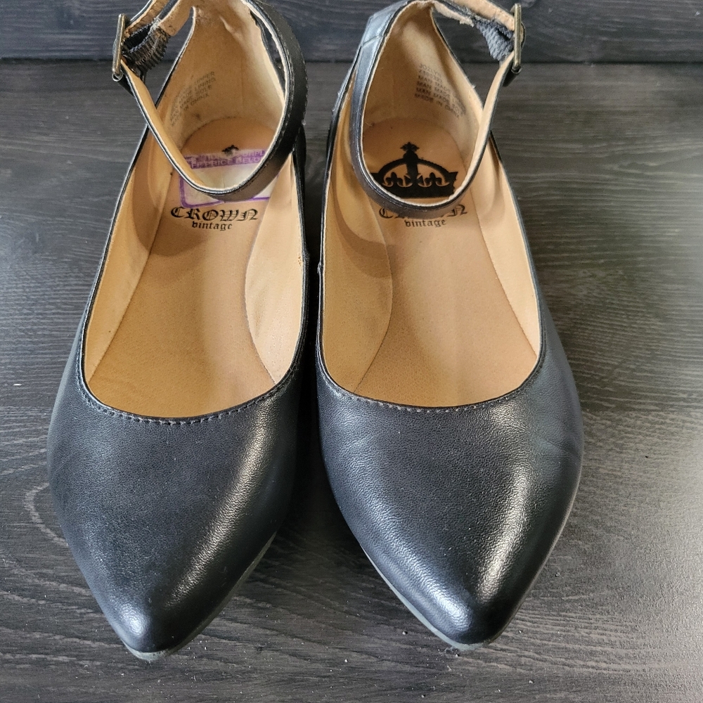 Crown Vintage flats